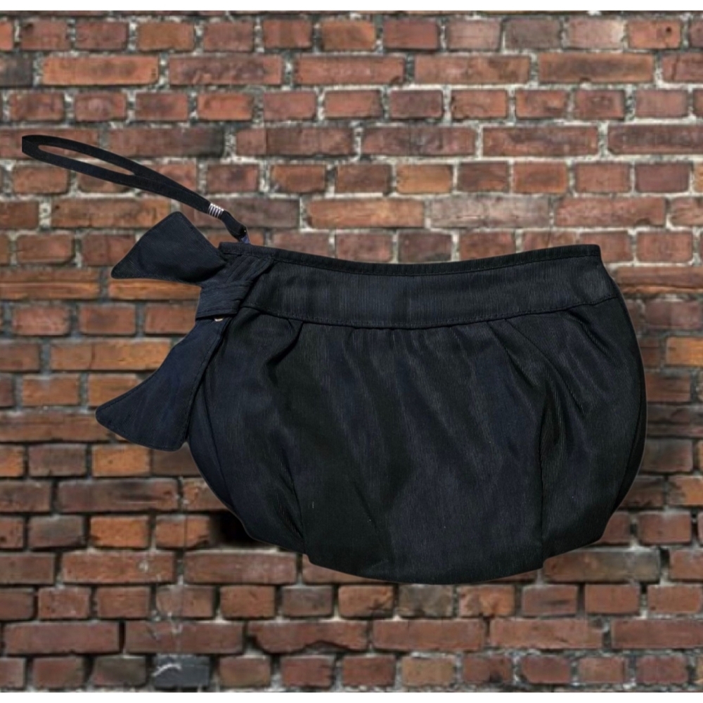 Bow Detail Black Wristlet